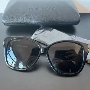 Like New Balenciaga Dynasty square sunglasses 59mm black/ gold Balenciaga | Accessories | Like New Balenciaga Dynasty  main image 3